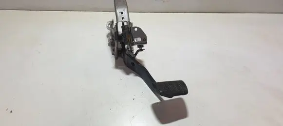 Toyota RAV 4 (XA40) Brake pedal 