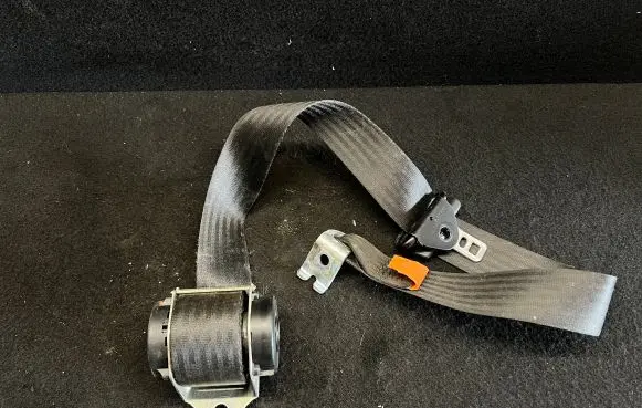Ford C-MAX I Rear seatbelt 3M51R611B68AH