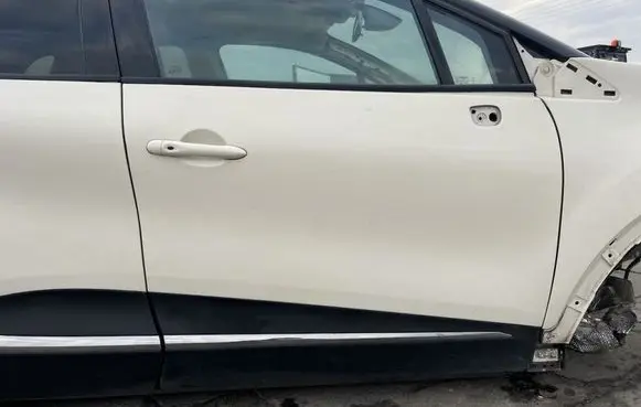 Renault Captur Front door MMAUTKO22928
