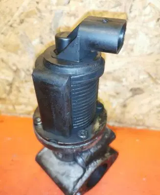 Opel Zafira B EGR valve 55215031