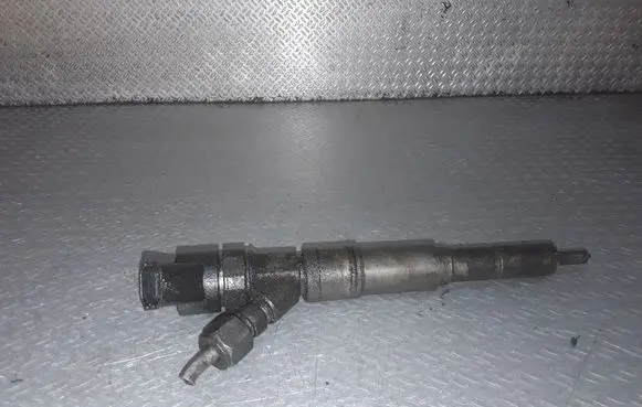 BMW 5 E39 Fuel injector 0445110047