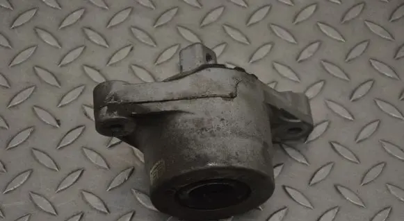 Maserati Ghibli Engine mount bracket 06700048710