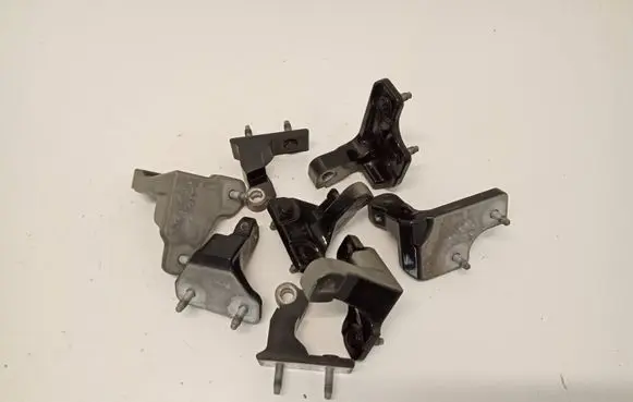 Mercedes-Benz C W205 Front door lower hinge 1807 P001C