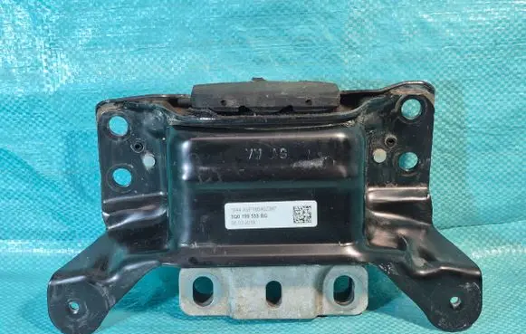 Volkswagen Golf VII Engine mount bracket 5Q0199555BG 08032019 X24APP16540Z3R