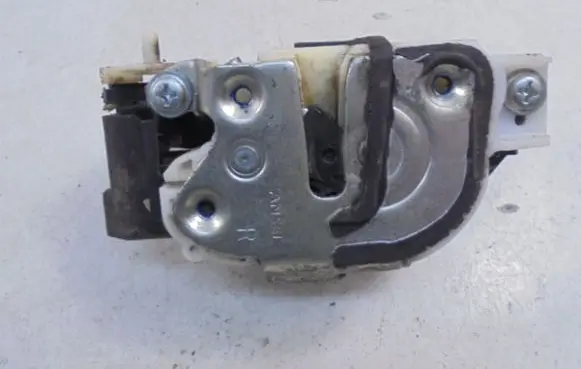 Mitsubishi Lancer VIII Rear door lock