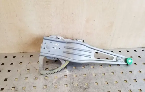 Rear door manual window regulator
