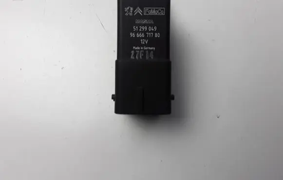 Volvo V40 Glow plug pre-heat relay 9666671780