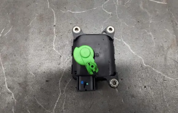 Audi A3 S3 8L A/C air flow flap actuator/motor 0132801117