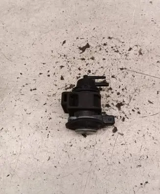 Nissan Juke I F15 Turbo solenoid valve ev521