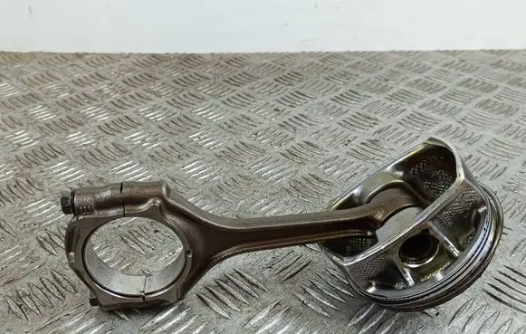 Jeep Grand Cherokee Piston with connecting rod 