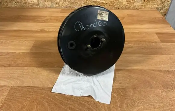 Ford Mondeo Mk III Brake booster 2S712B195CD 0204024584