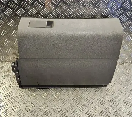 Glove box