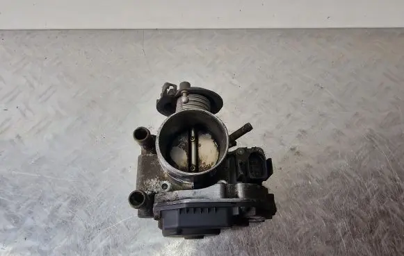 Audi A4 S4 B5 8D Throttle valve 058133063B
