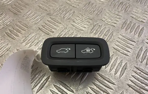 Volvo XC90 Tailgate/boot open switch button 31674801