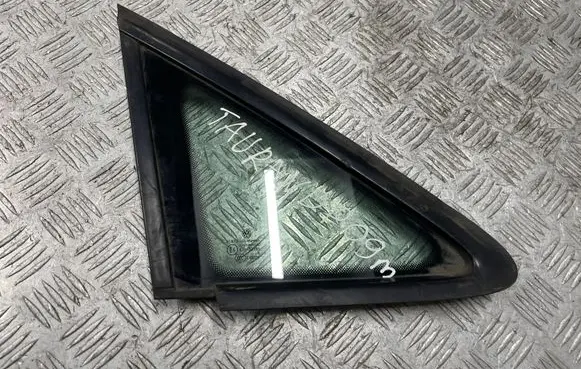 Volkswagen Touran I Front triangle window/glass 