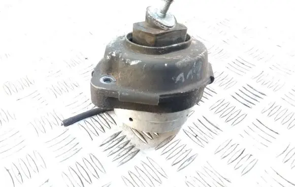 BMW X5 E53 Engine mount bracket 6758444