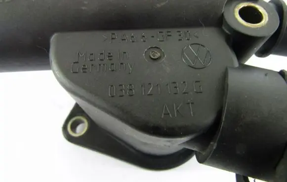 Volkswagen Touran I Engine coolant pipe/hose 038121132G