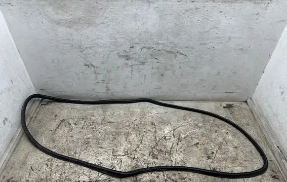 Porsche Macan (95B) Trunk rubber seal (body)