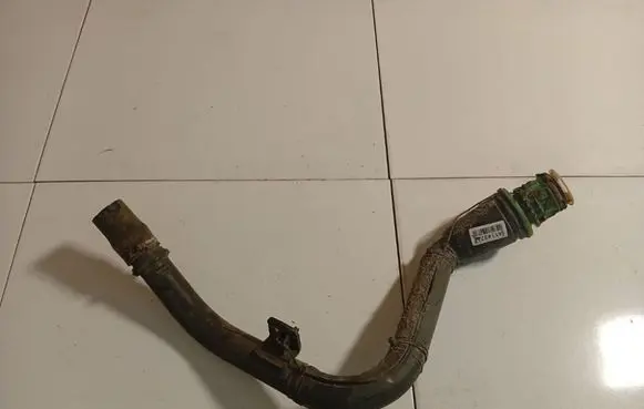 Peugeot 107 Fuel tank filler neck pipe 772010H010