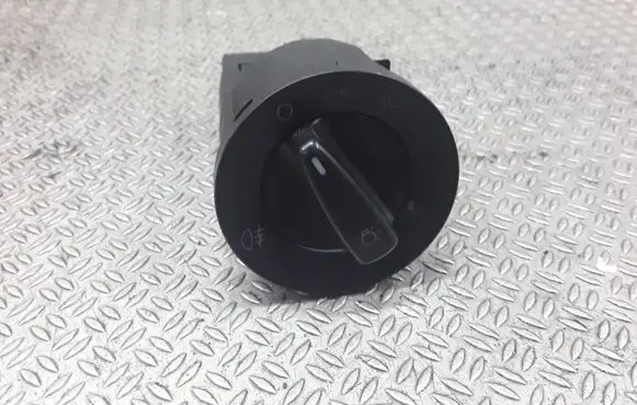 Volkswagen Golf IV Light switch 1C0941531