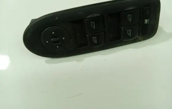 Ford C-MAX I Electric window control switch 7M5T14A132AA