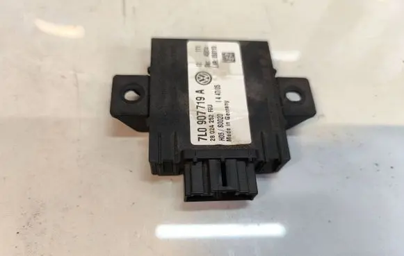 Volkswagen Touareg I Alarm control unit/module 7L0907719A 28024252FGU H05S0020