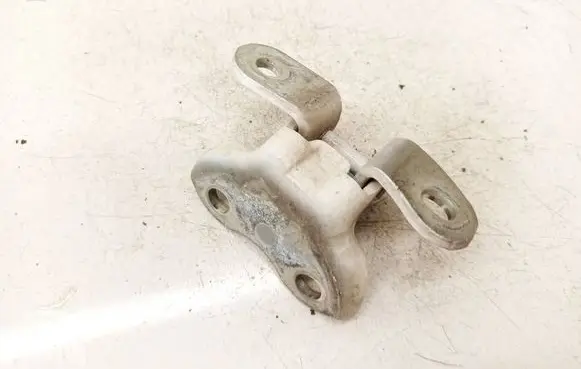 Toyota Avensis T270 Rear door lower hinge
