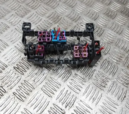 Audi A6 S6 C6 4F Fuse module