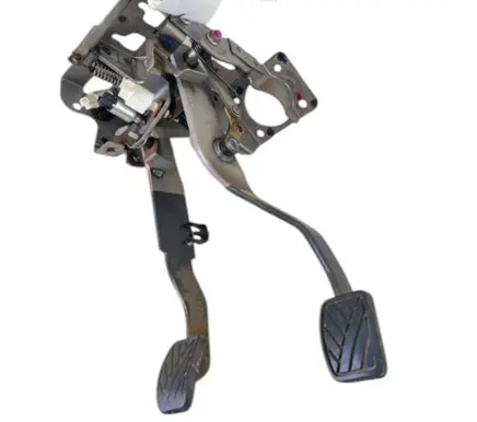 Suzuki Grand Vitara II Pedal assembly 