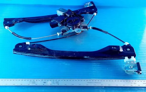 Chevrolet Cruze Front door window regulator with motor 98820J3020
