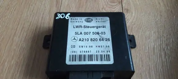 Mercedes-Benz E W210 Light module LCM A2108206426 5LA00750803