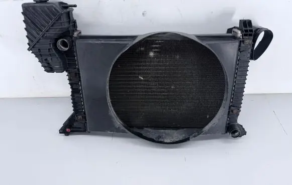 Mercedes-Benz Sprinter W901 W902 W903 W904 Coolant radiator 9015001800 22583