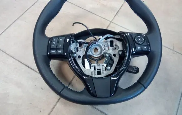Toyota Yaris Steering wheel NE57402