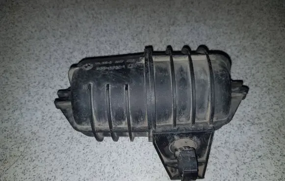 Vacuum air tank