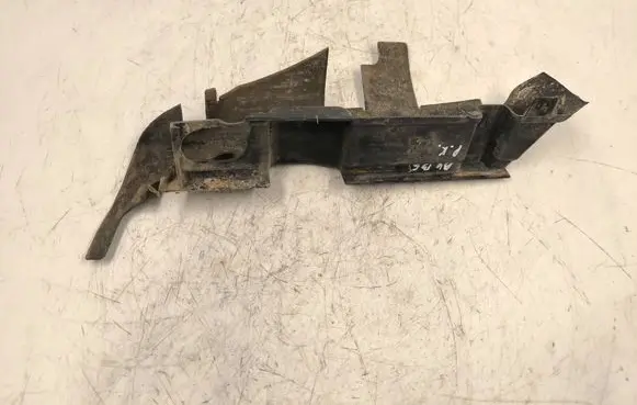 Audi A4 S4 B5 8D Intercooler air guide/duct channel 8D0121283B