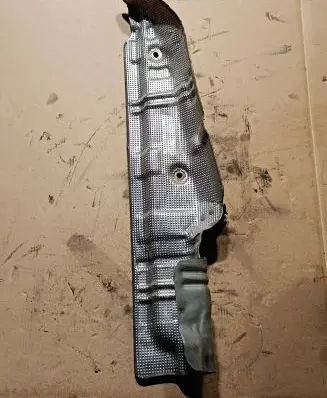 BMW X5 E70 Heat shield in engine bay 851180903 8511809