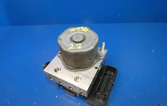 Mercedes-Benz GLA W156 ABS Pump A0004313900