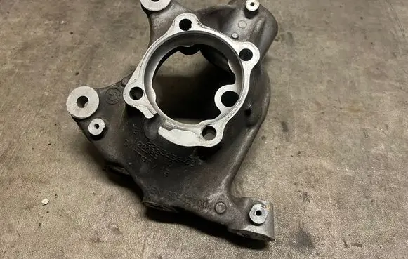 BMW M3 e92 Front wheel hub spindle knuckle 2283436