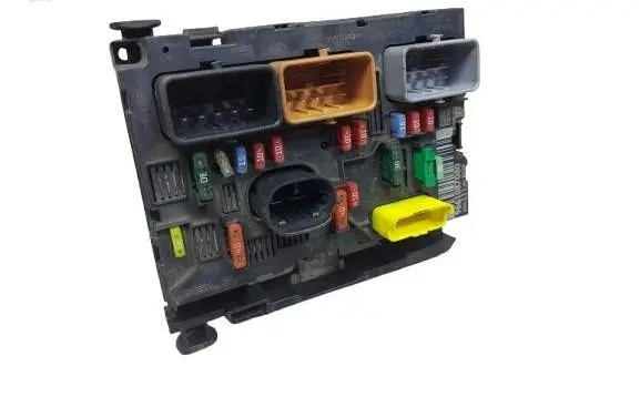 Peugeot 307 Fuse module 9661087080