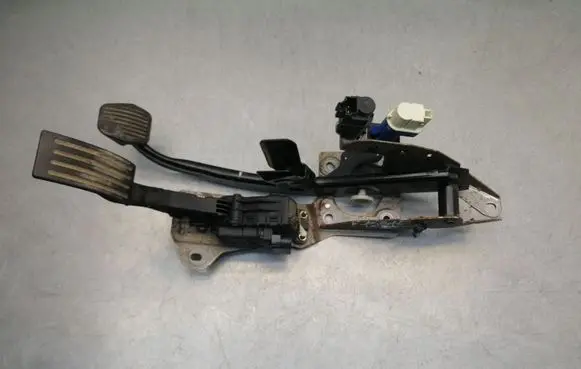 Ford Focus Pedal assembly 4M512467AN 4M519F836AH 00864101