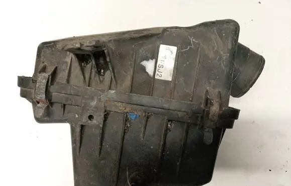 Mazda 626 Air filter box 