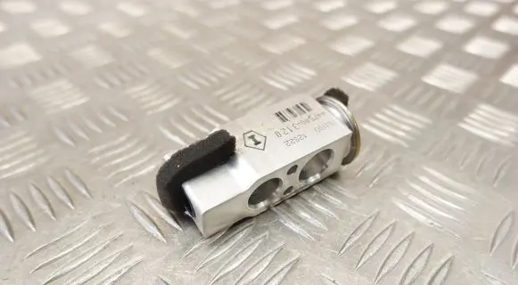 Toyota Prius+ (ZVW40) Air conditioning (A/C) expansion valve 4475003120