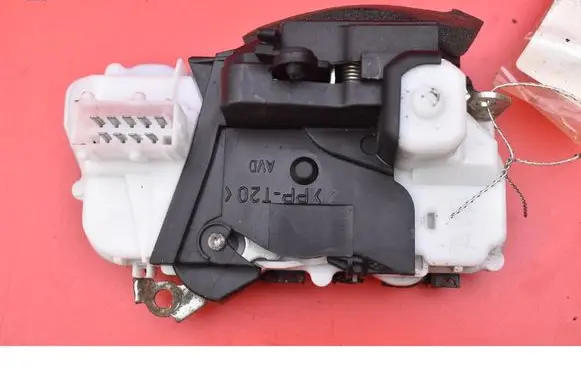 Peugeot 607 Front door lock