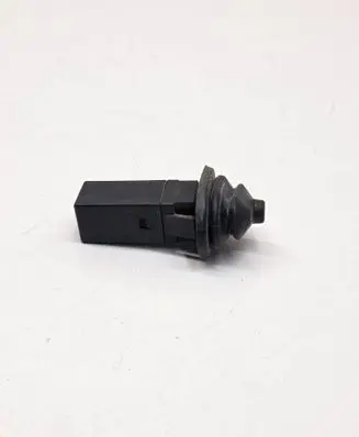 BMW 5 E60 E61 Fuel tank opening switch 82289392