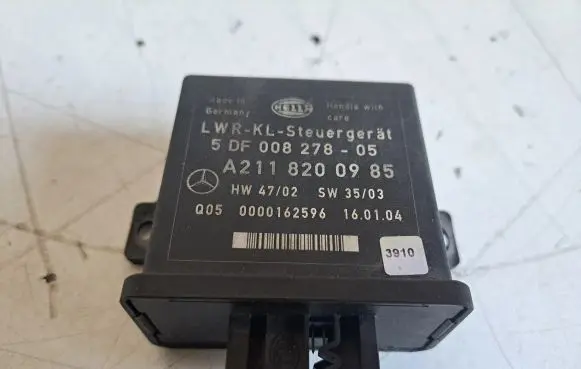 Mercedes-Benz E W211 Light module LCM A2118200985 5DF00827805