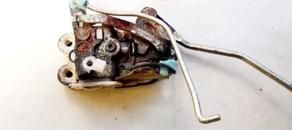 Hyundai Lantra I Front door lock