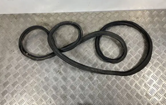 Jeep Grand Cherokee WL Loading door rubber seal (on body) 