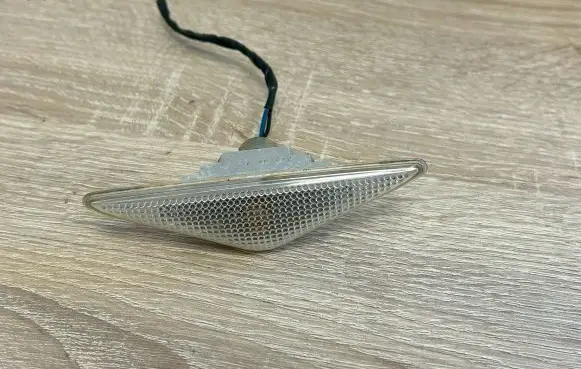 Ford Mondeo Mk III Front fender indicator light 3S7A13K309AA 4496772 1S7A13K354BA