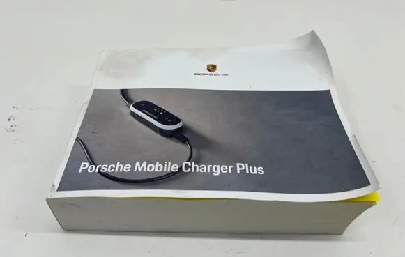 Porsche Taycan 9J1 User manual 9J1000003B