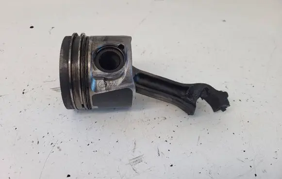 Opel Vivaro Piston with connecting rod 080340